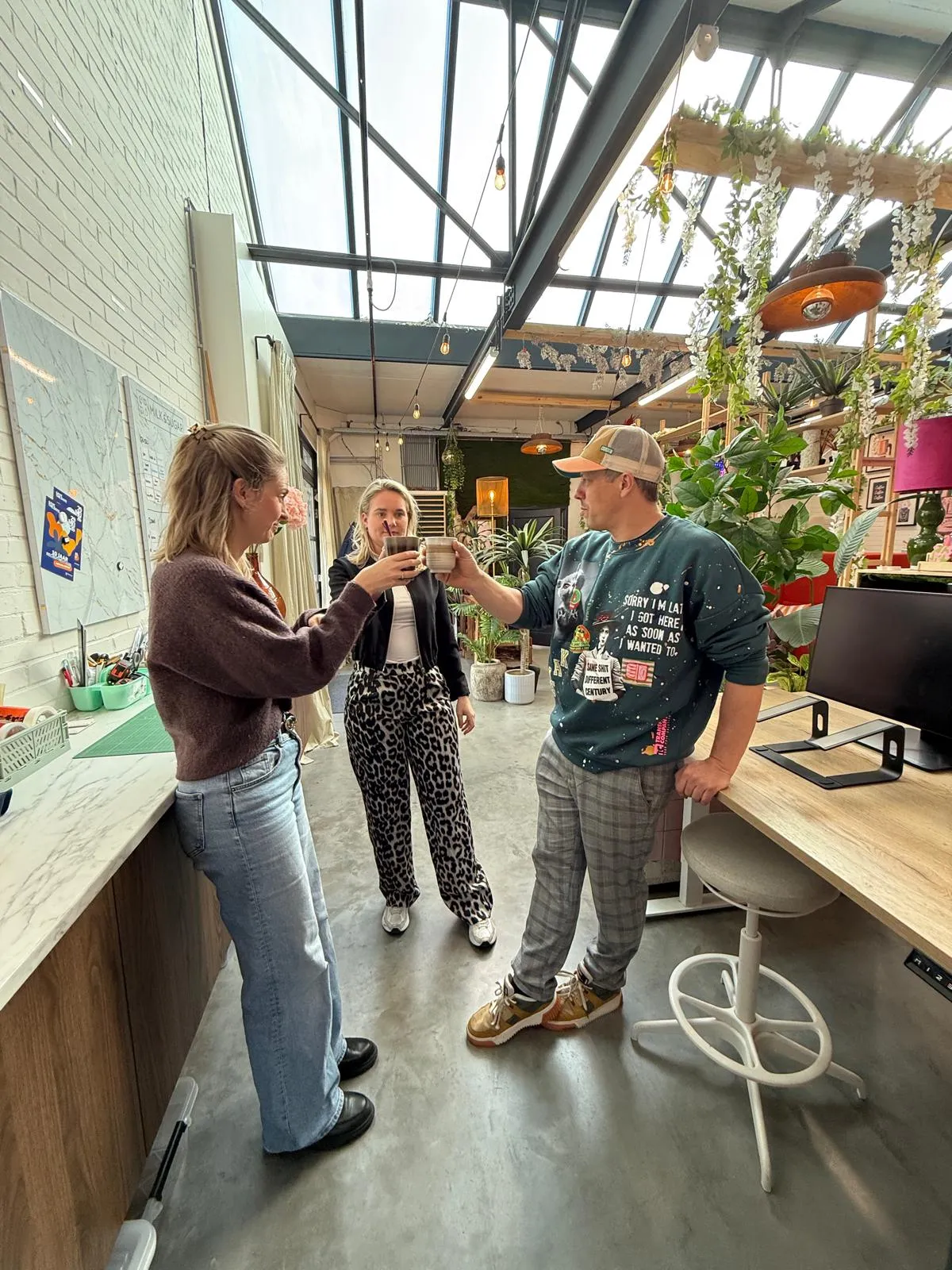 Collega’s van Milk&Sugar tijdens een koffiemoment in de studio